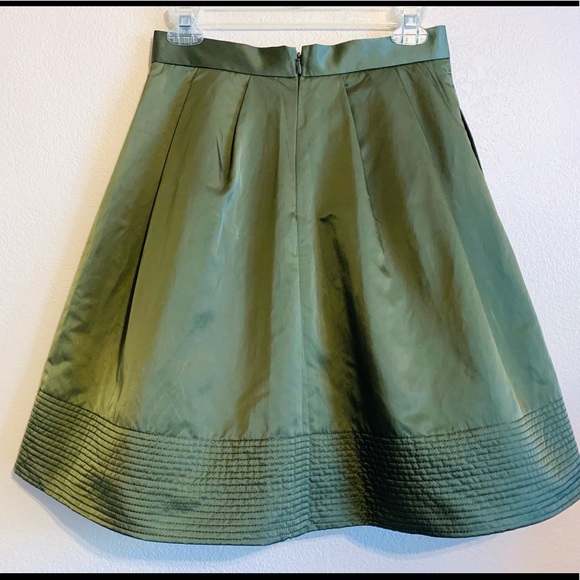 NWT Banana Republic Pleated Full Olive Satin Skirt - Picture 2 of 8